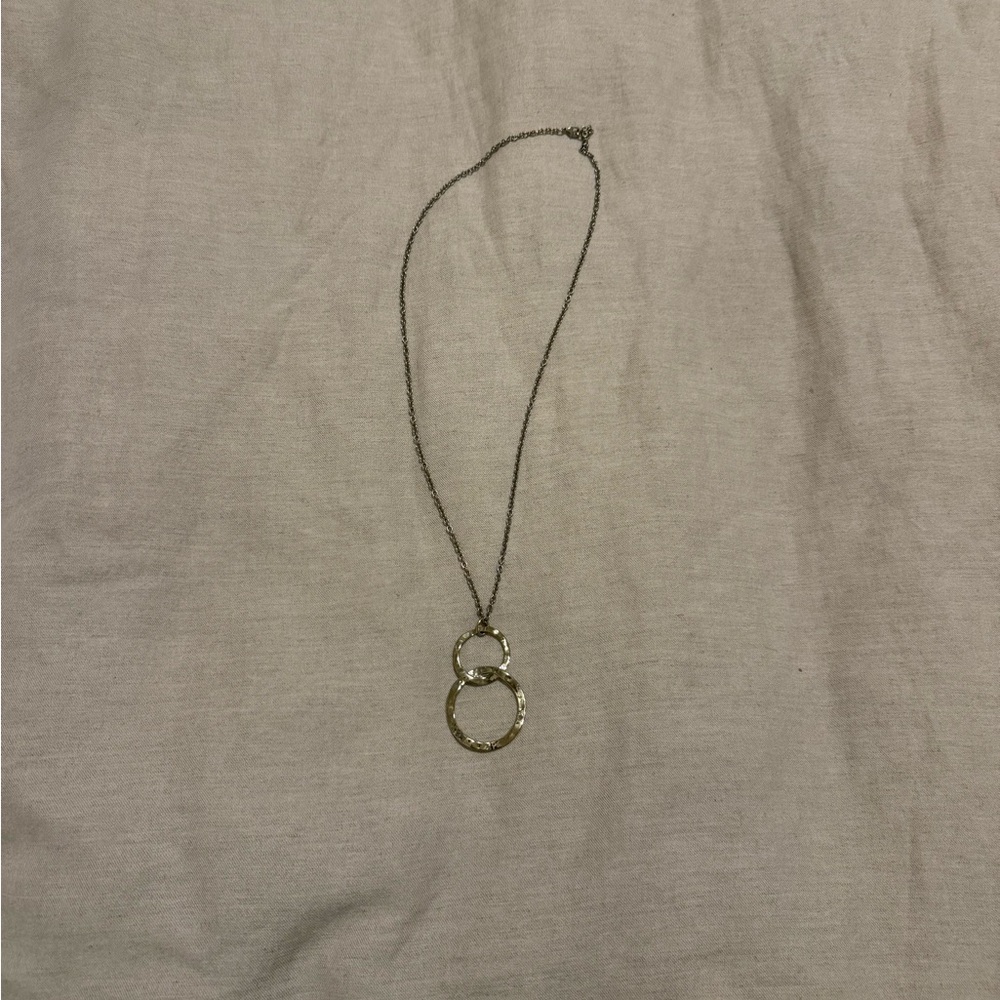 Elegant Gold Necklace with Interlocking Circles